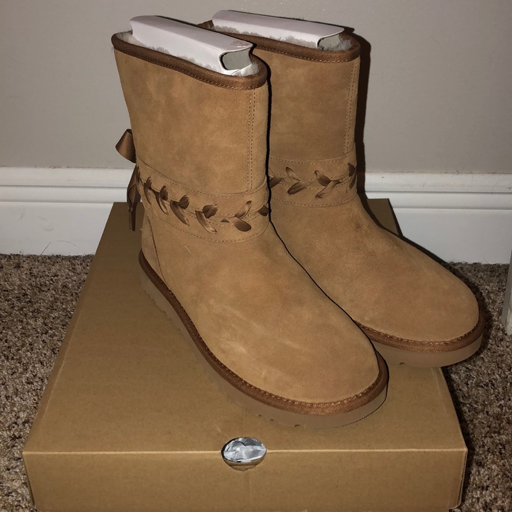 Brand new in box Ugg classic short boots with lace